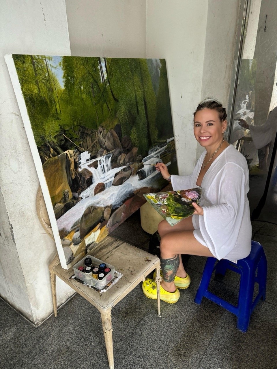 Maria Dyukova (Mariangel777) painting a landscape artwork