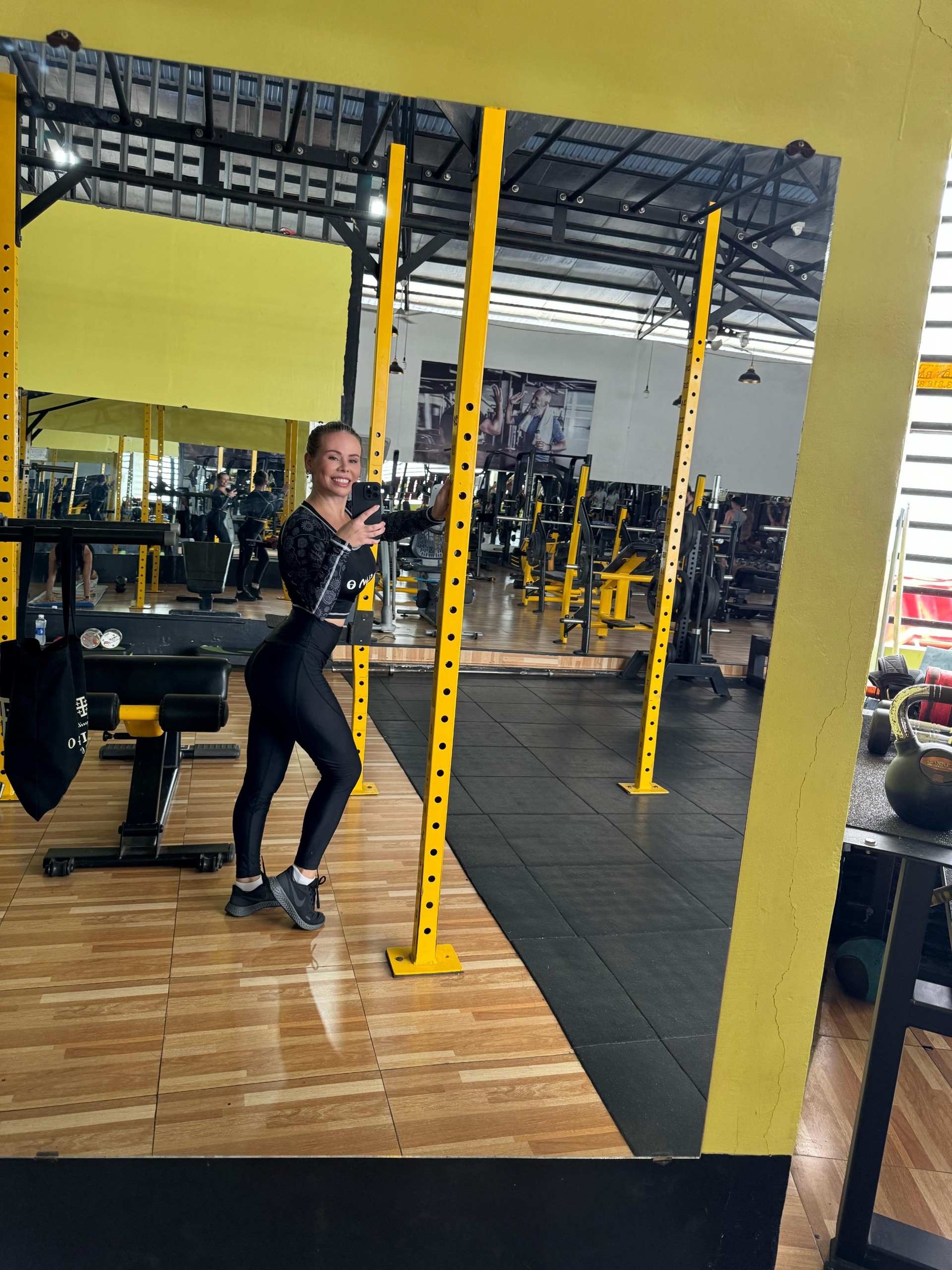 Maria Dyukova (Mariangel777) exercising in a gym